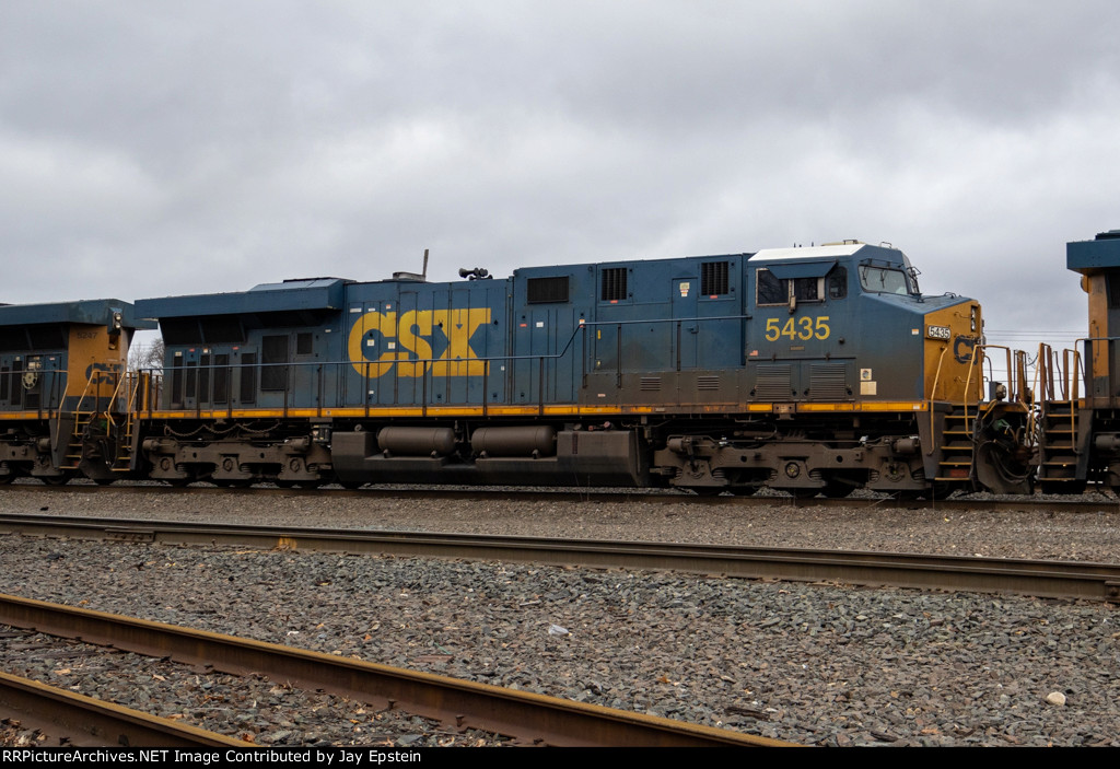 CSX 5435 is second out on today's M424